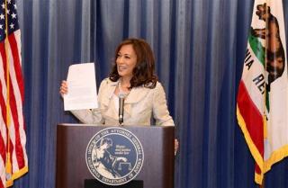 California AG Wants Gay Marriages to Resume Now