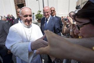 Surprised Strangers Hear This on Phone: 'It's the Pope'