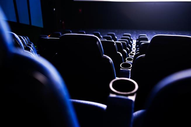 Irate Movie Critic Calls 911 on Cell Phone Users