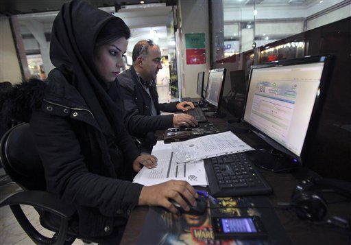 Twitter, Facebook Back Online in Iran