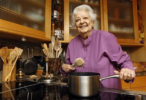 'Mother of Italian Cooking' in US Dead at 89
