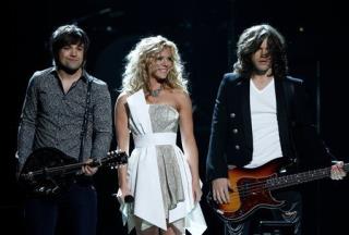 Taylor Swift, George Strait Among Big Winners at CMAs