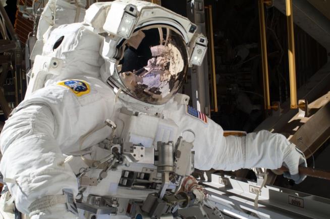 Astronauts Make Rare Christmas Eve Spacewalk