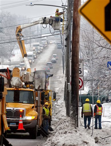 Tens of Thousands Still Without Power in US, Canada