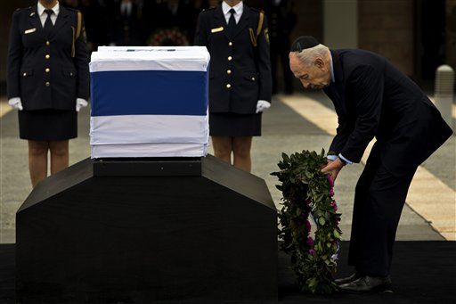 As Sharon Lies in State, Israel Bids a Tricky Farewell