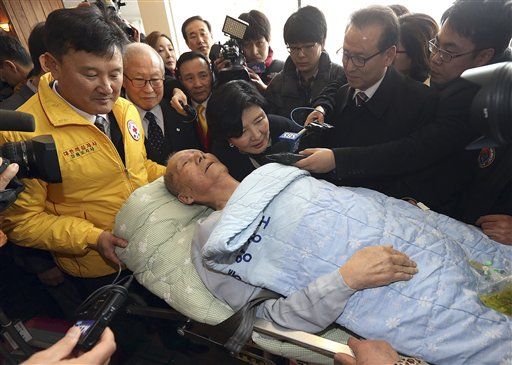 Man, 91, Rides Ambulance 90 Miles to Korea Reunion