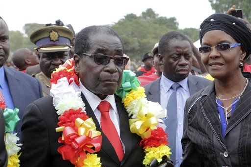 Mugabe Parties Lavishly on Broke Zimbabwe's Dime