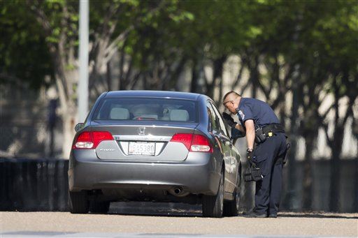 White House Locked Down After Car Follows Motorcade