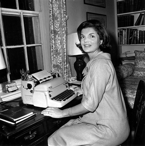 Jackie O's Private Letters Pulled From Auction