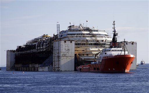 Tugs Start to Pull Wrecked Costa Concordia Away