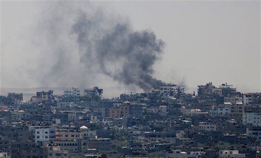 Israeli Strike Hits UN School, Kills 15