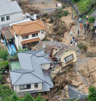 Dozens Die in Hiroshima Landslides