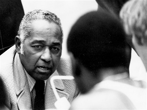 Will Robinson, 1st Black Coach in Division I, Dies at 96