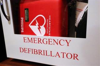 Man Denied Defibrillator Over Chest Hair, Says His Widow