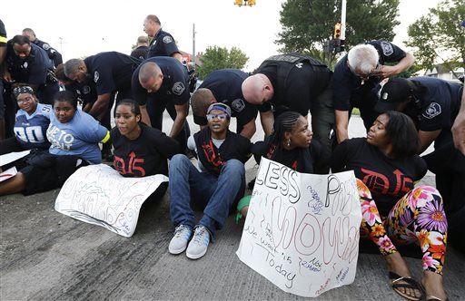 Dozens Busted in 'Fight for $15' Fast-Food Protests