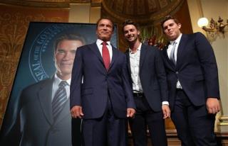 Schwarzenegger Erases Ex-Wife From Official Portrait