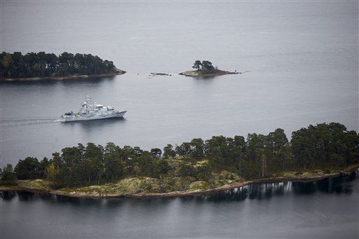 Sweden Searches for Mystery Sub, Divers