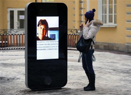 Russia Yanks iPhone Statue Over Cook's 'Call to Sodomy'
