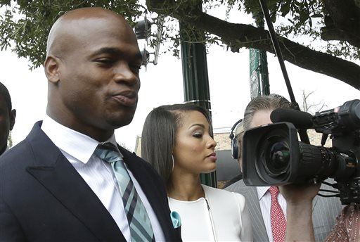NFL's Peterson Avoids Jail in Child Abuse Case