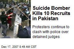 Suicide Bomber Kills 10 Recruits in Pakistan