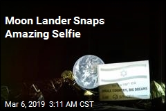 Moon Lander Snaps Amazing Selfie