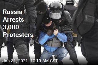 Russians Protest Despite Warnings