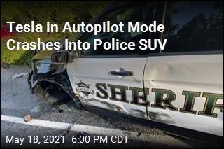 Tesla in Autopilot Mode Slams Into Patrol Car