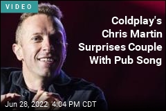 Coldplay&#39;s Chris Martin Surprises Couple With Pub Song