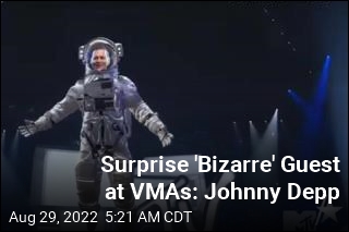 Surprise Guest at MTV VMAs: Johnny Depp in &#39;Bizarre&#39; Moonman Bit