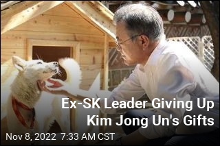 Ex-SK Leader Giving Up Kim Jong Un&#39;s Gifts