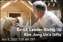Ex-SK Leader Giving Up Kim Jong Un&#39;s Gifts