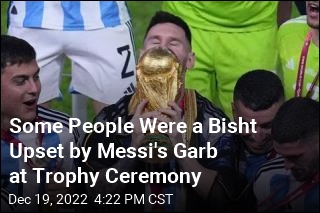 Some People Were a Bisht Upset by Messi&#39;s Garb at Trophy Ceremony