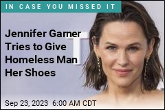 Jennifer Garner Tries to Give Homeless Man Her Shoes