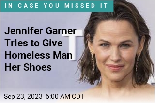 Jennifer Garner Tries to Give Homeless Man Her Shoes