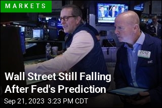 Wall Street Still Falling After Fed&#39;s Prediction
