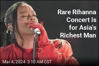 Rihanna Performs First Full Concert Since 2016