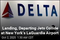 Delta Jets Collide on Ground at New York&#39;s LaGuardia Airport